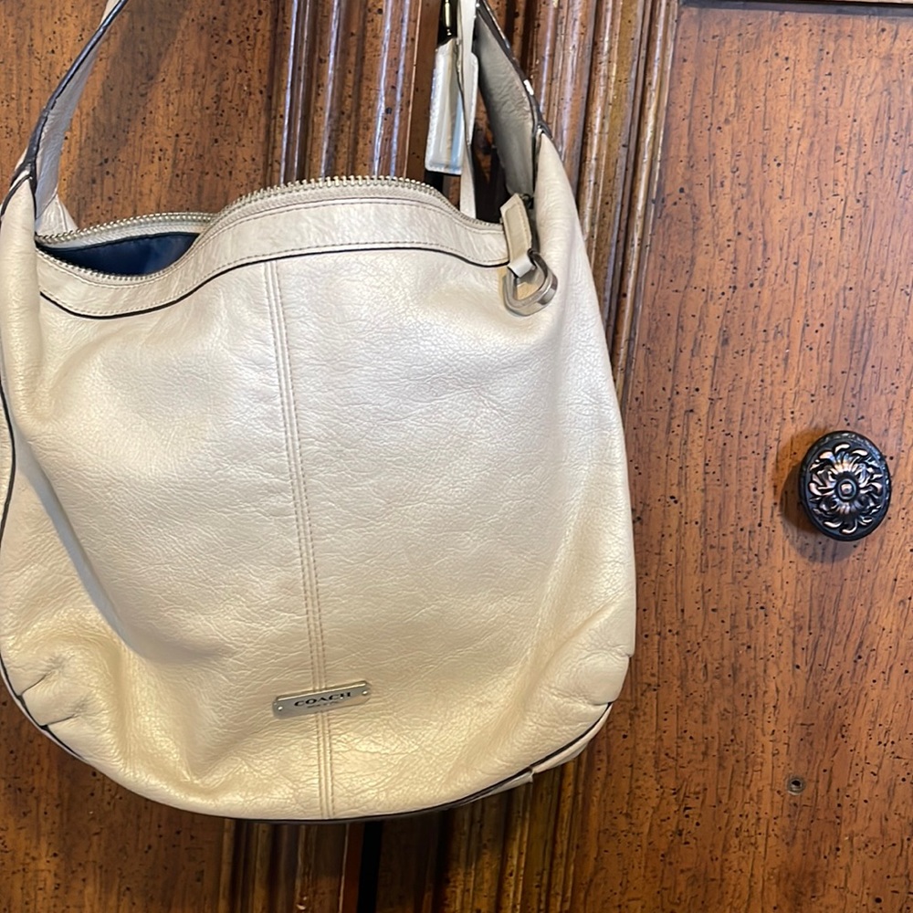 Coach cream color hobo bag, very cute and well crafted. Buy it for a lifetime!